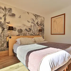 Le Petit Hotell